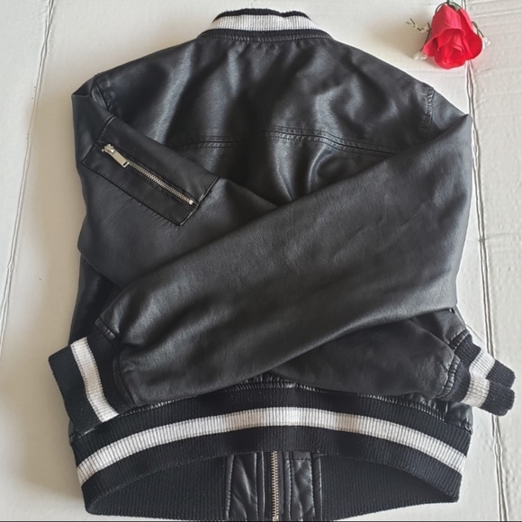 ♻️📸Rue 21 Black White Faux Leather Zipper Moto Varsity Jacket size Medium - Picture 11 of 16